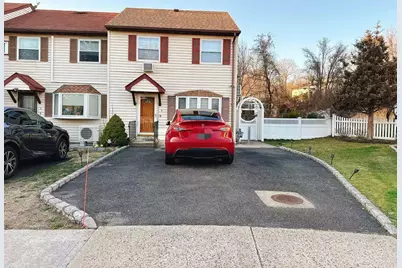 5 Orchard Court, Roslyn Heights, NY 11577 - Photo 1