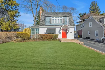 18 Woodbury Way, Syosset, NY 11791 - Photo 1