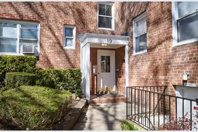 19 Edwards Street #2F, Roslyn Heights, NY 11577 - Photo 1