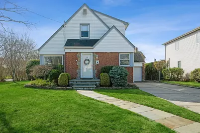 52 Baxter Avenue, New Hyde Park, NY 11040 - Photo 1