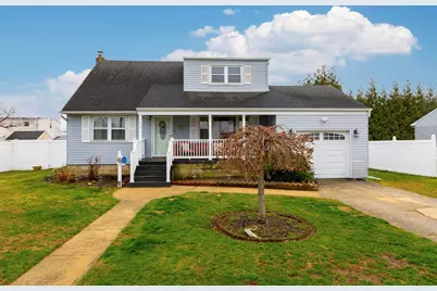 233 45th Street, Lindenhurst, NY 11757 - Photo 1