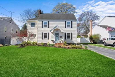 26 Seafield Lane, Bay Shore, NY 11706 - Photo 1