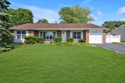 693 Greenbelt Pkwy W, Holbrook, NY 11741 - Photo 1