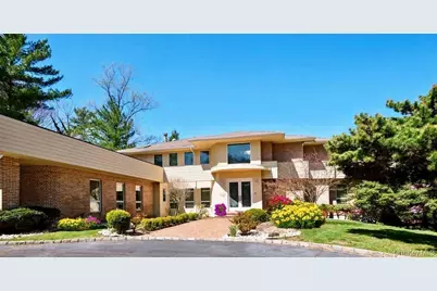 110A Windsor Gate, Great Neck, NY 11020 - Photo 1