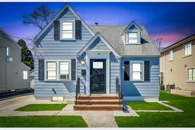 35 Grattan Street, New Hyde Park, NY 11040 - Photo 1