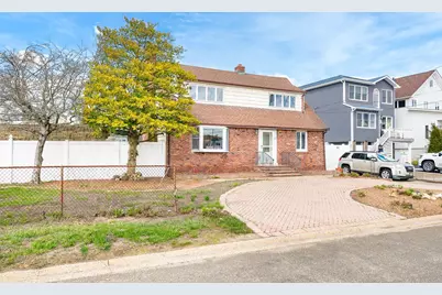 39 Mitchell Avenue, Babylon, NY 11702 - Photo 1