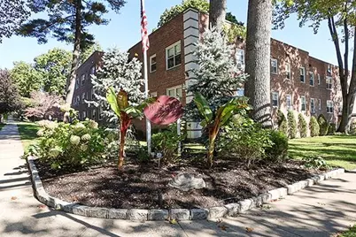 18 Edwards #2B, Roslyn Heights, NY 11577 - Photo 1