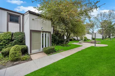 73 Richmond Boulevard #4B, Ronkonkoma, NY 11779 - Photo 1