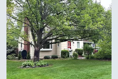 541 Peters Boulevard, Brightwaters, NY 11718 - Photo 1