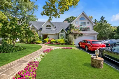 12 Gold Circle, Malverne, NY 11565 - Photo 1