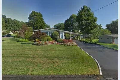 27 Carrie Lane, Nanuet, NY 10954 - Photo 1