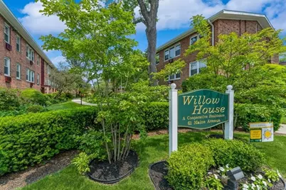 61 Maine Avenue #B21, Rockville Centre, NY 11570 - Photo 1