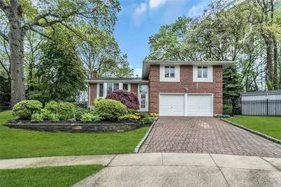 31 Elmwood Court, Plainview, NY 11803 - Photo 1