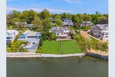 22 Shorecliff Place, Great Neck, NY 11023 - Photo 1