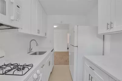 21-55 34th Ave #3C, Astoria, NY 11106 - Photo 1