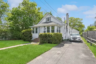 186 Falcon Avenue, Patchogue, NY 11772 - Photo 1