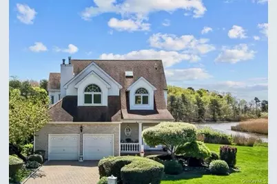 9 Fairwind Court, Oakdale, NY 11769 - Photo 1