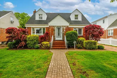 19 Croyden Street, New Hyde Park, NY 11040 - Photo 1