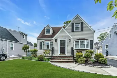 31 Grattan Street, New Hyde Park, NY 11040 - Photo 1