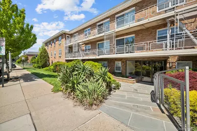 90 S Park Avenue #C7, Rockville Centre, NY 11570 - Photo 1