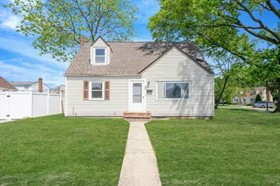 33 Gables Drive, Hicksville, NY 11801 - Photo 1