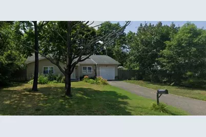 534 Meade Avenue, Bellport, NY 11713 - Photo 1