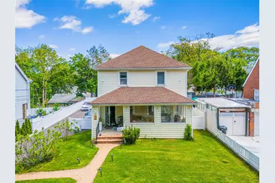 7 Clark Drive, Great Neck, NY 11020 - Photo 1