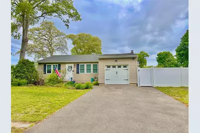 165 Smith Avenue, Holbrook, NY 11741 - Photo 1