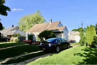 33 Farm, Levittown, NY 11756 - Photo 1