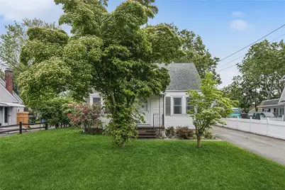 142 Woodhull Avenue, Riverhead, NY 11901 - Photo 1