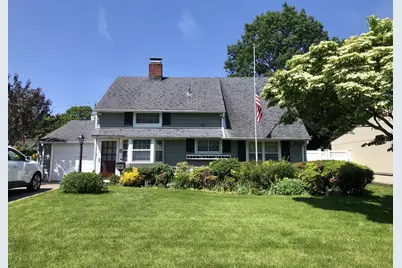 8 August Lane, Hicksville, NY 11801 - Photo 1