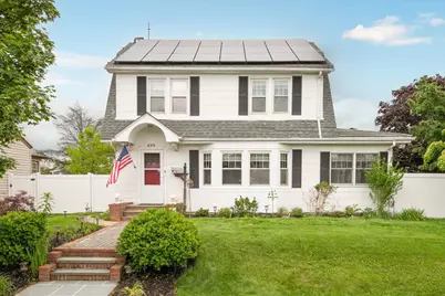 696 Madison Avenue, Lindenhurst, NY 11757 - Photo 1