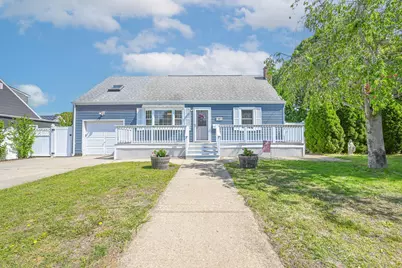 27 Elaine, Sayville, NY 11782 - Photo 1