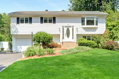 10 Charter Court, Dix Hills, NY 11746 - Photo 1