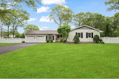 15 Maria Court, Holbrook, NY 11741 - Photo 1