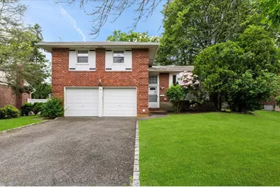 18 Overlook Lane, Plainview, NY 11803 - Photo 1