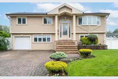 27 Suzanne Lane, Bethpage, NY 11714 - Photo 1