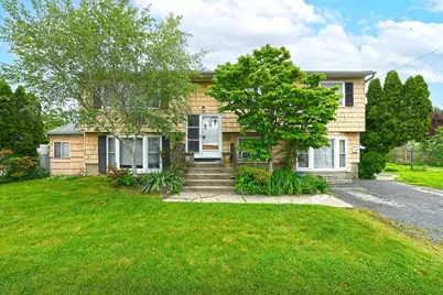 404 N Putnam Avenue, Lindenhurst, NY 11757 - Photo 1