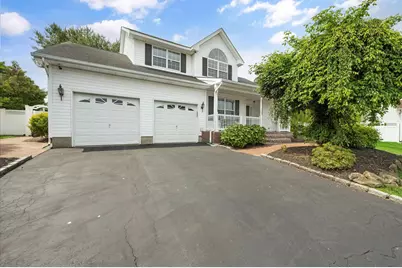 8 Tecumseh Court, Commack, NY 11725 - Photo 1