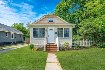 301 Oak Street, Patchogue, NY 11772 - Photo 1