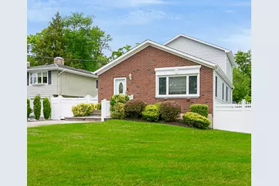 320 Vanderbilt Boulevard, Oakdale, NY 11769 - Photo 1