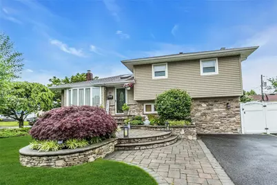77 Lincoln Road S, Plainview, NY 11803 - Photo 1