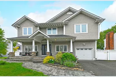 250 33rd Street, Lindenhurst, NY 11757 - Photo 1