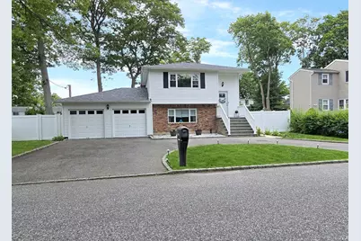 150 Coates Avenue N, Holbrook, NY 11741 - Photo 1