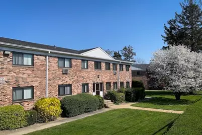 9 Brentwood Road #9-2A, Bay Shore, NY 11706 - Photo 1