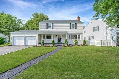 7 Rutland Avenue, Rockville Centre, NY 11570 - Photo 1