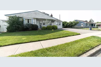 14 Lois Lane, Farmingdale, NY 11735 - Photo 1
