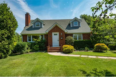 174 S Windsor Avenue, Brightwaters, NY 11718 - Photo 1