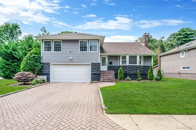 5 Pickett Court, Malverne, NY 11565 - Photo 1