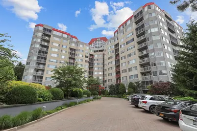 10 Stewart Place #3HW, White Plains, NY 10603 - Photo 1